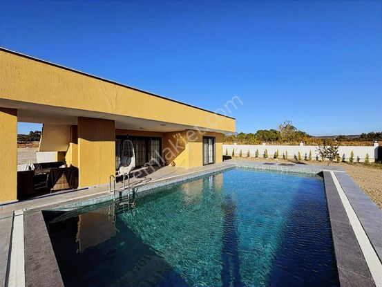 Buca Karacaağaç'ta 1750m2 Arazi İçinde Lüx Eşyalı 2+1 Havuzlu Ev