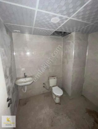 Turgutlu Koşukırı'da Kiralık 980 Metre² İşyeri