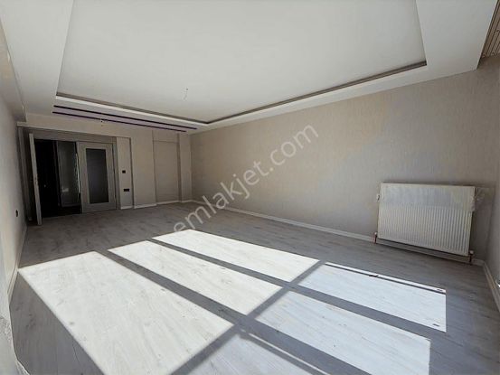 Keskin'den Giyinme Odalı Çift Balkon Çift Banyolu 4+1 Daire