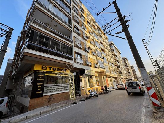 Karşıyaka Örnekköy'de Yatırımlık Cadde Üzeri 70m2 Bacalı Dükkan