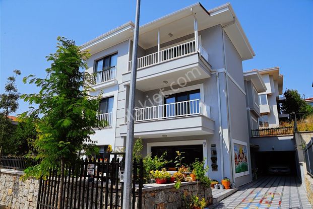 Çankaya Beytepe Doruk Evler Sitesi 5+2 Satılık Lüks Villa