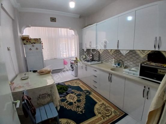 Akçay Emlak'tan Akşehir Mualla Nigar Ortaokulu Yanında Eşyasız 2. Kat Doğalgazlı Kiralık 3+1 Daire