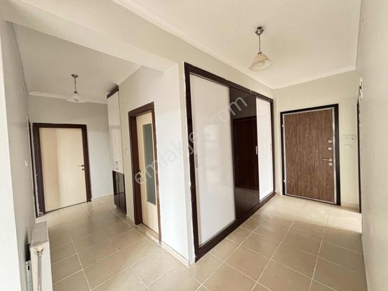 Cb'den Tekerekte Ana Cadde Üzeri Geniş Kiralık 3+1 Daire