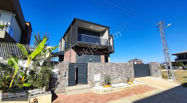 Realty World'den Döşemealtı'nda 4+1 Müstakil Lüks Villa