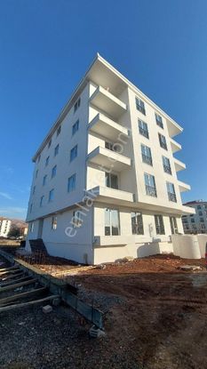 Laleli Mahallesi'nde Ara Kat Satılık 2+0 Amerikan Mutfak Daire