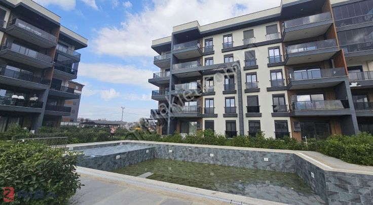 Sibel Oskanbaş'tan Bahçe Kullanımlı Geniş Daire