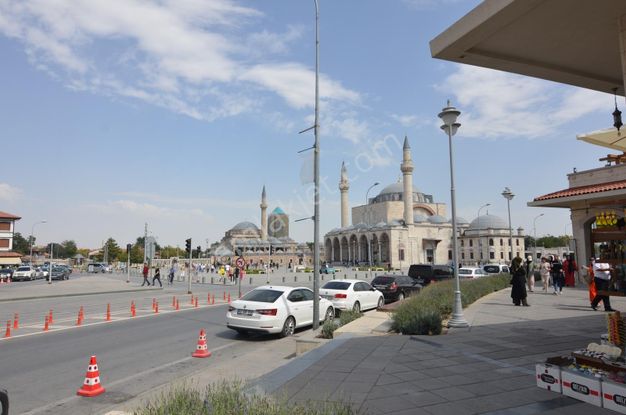 Talha Tozduman'dan Mevlana Karşısı Altın Çarşı'da 15m2 Kiracılı