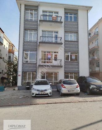 Çankaya Hakim Evi Yakını Karşıyaka Sokak’ta 3+1 Ara Kat