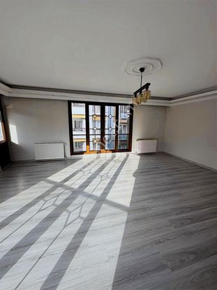 Metrobüse Yakın Ebeveyn Banyolu Ultra Lüx Geniş Kiralık 3+1