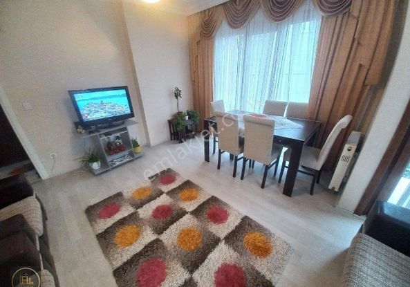Fl Emlaktan Ümraniye Necip Fazıl Mahallesinde Çok Temiz Esyalı Kiralık 2+1 Ara Kat Daıre