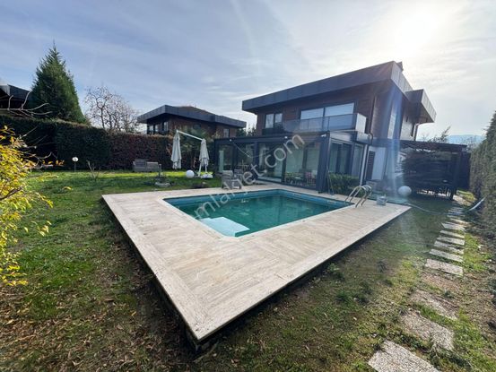 Sapanca’da Satılık Müstakil Yüzme Havuzlu Villa….