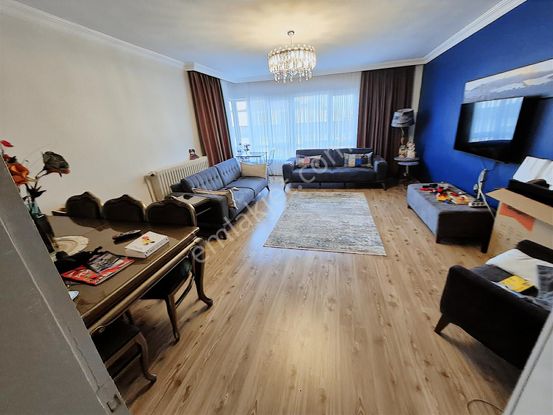 Arel'den Gençlik Yakını 3 Kat Kombili,bakımlı,montalamalı 3+1