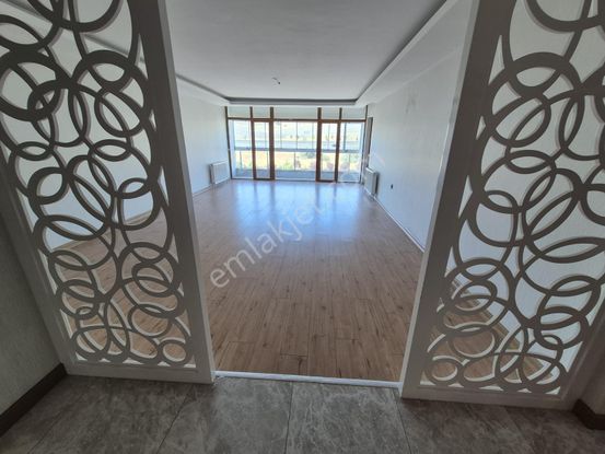 Arel'den Bağlıca Three Life Sitesi 4.kat Geniş Kullanışlı 4+1