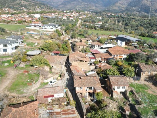 Antika'dan Tarihi Birgide Satılık Bahçeli Taş Yapı Müstakil Ev