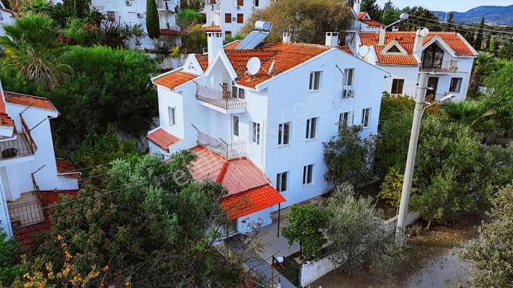 Datça Merkez'de Havuzlu Sitede Satılık 3+1 İkiz Müstakil Villa