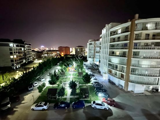 Saray Caddesinde Saraykent Sitesinde 3+1 Arakat Daire