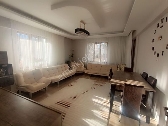 Anadolu Caddesi Üzerinde, Asansörlü Bakımlı 3+1 Geniş Daire