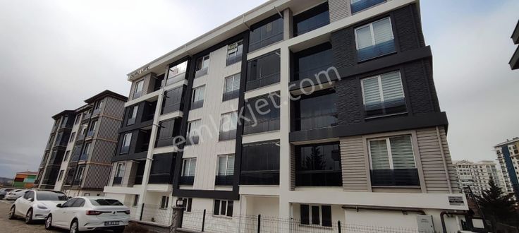 Kiralık Çok Geniş 1+1 Daire