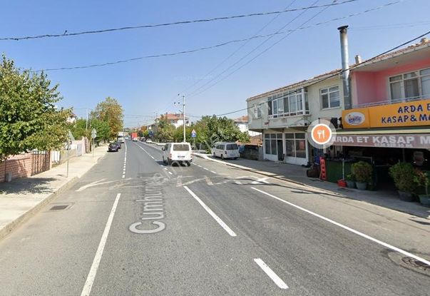 Silivr De Emsalsiz Yerleşime Yakın Parsel