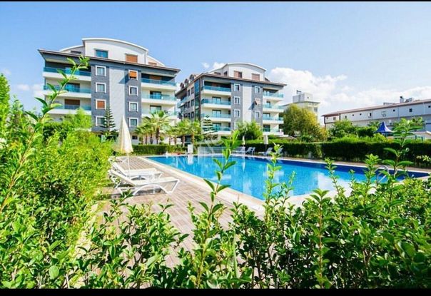 Alanya Konaklıda Satılık 6+1 350 M2 Ayrı Mutfak Dubleks Daire Vatandaşlığa Uygun