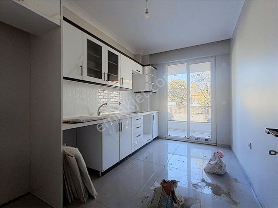 Sancak Emlaktan Gomecte Kapali Mutfak 2+1 Genis Daire