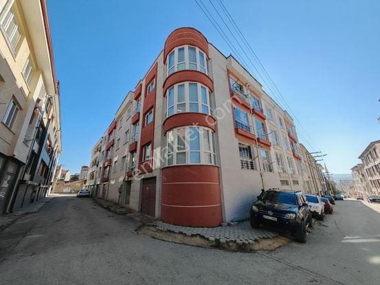 *** Çamlıca'nın Merkezinde [ 4+1 ] 180m2 Satılık Daire ///