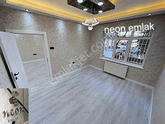 Neon Dan A.eğlencede Yapılı Giriş Ön Cephe