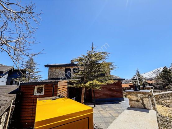 Antalyanın Gözde Kayak Merkezinde 4 Cepheye Bakan Lüks Villa!