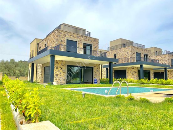 Yükselden Gürede Özel Tasarım Mimarıya Sahip Havuzlu 4+1 Villa