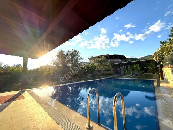 Ayanoğlundan 1420m2 Arsa İçinde 2adet Müştemilatlı Lux Malikane