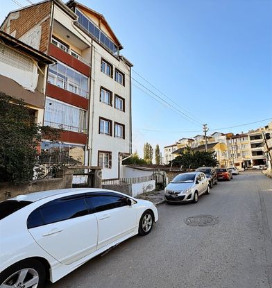 Turkuazdan M.akifte İki Daire Gibi Kullanım İle Satılık Dubleks