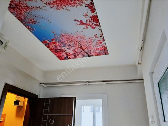 Maksem'de İçi Yenilenmiş 2+1 Satılık Daire