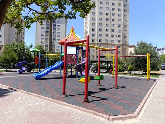 Küçükçekmece Göl Konutlarında Satılık 2+1 Daire