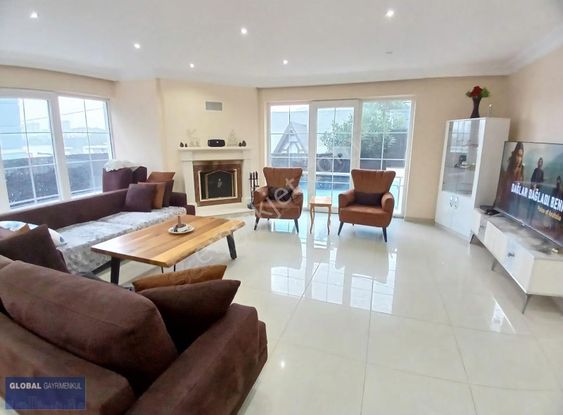 Global'den, Çamlıbelde Sitesin'de, Boş, Havuzlu 6+1 Villa