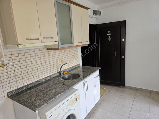 Sütlüce Mahallesi İskanlı Satılık Ön Cephe 1+1