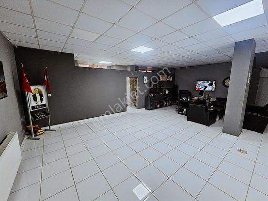 Emekevler'de İşlek Cadde Üzerinde Satılık 150m² İşyeri&dükkan