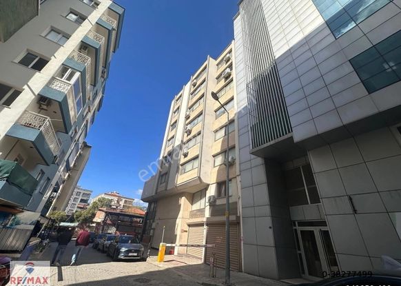 Bornova Merkezde Satılık Ofis