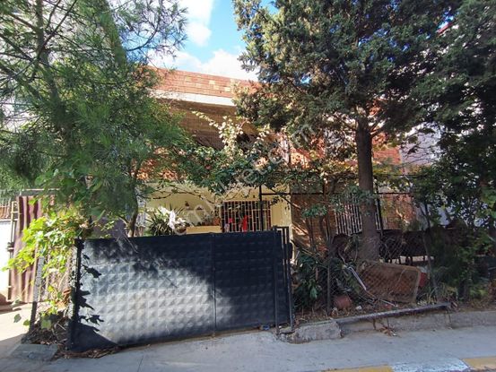 Esenyalı Fatih Mahallesinde Satılık 240m2 Arsa İçinde Müstakil 3 Kat Ev