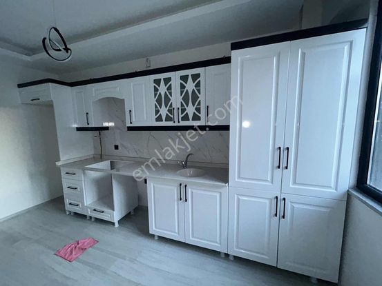 Premium 2+1 Fırsatı! Kapalı Balkon Konforu Ve Geniş Ayrı Mutfak