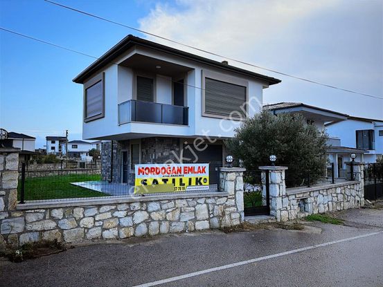 Mordoğan Emlaktan Cadde Üzerinde 3+1 Satılık Müstakil Yazlık