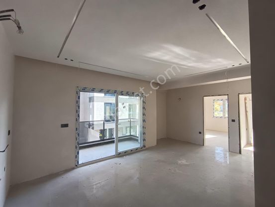 Stop’tan Tuzla Mahallesi'nde Ara Kat Yerden Isıtmalı Asansörlü 2+1