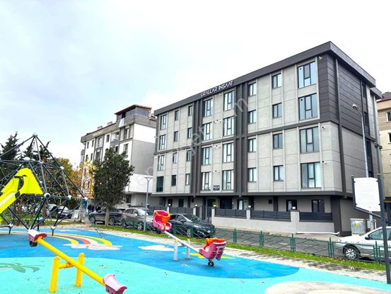 **eryıldız Gayrimenkul'den**merkezi Konumda Sıfır Eşyalı Lüks 1+1 3.kat Ön Cephe