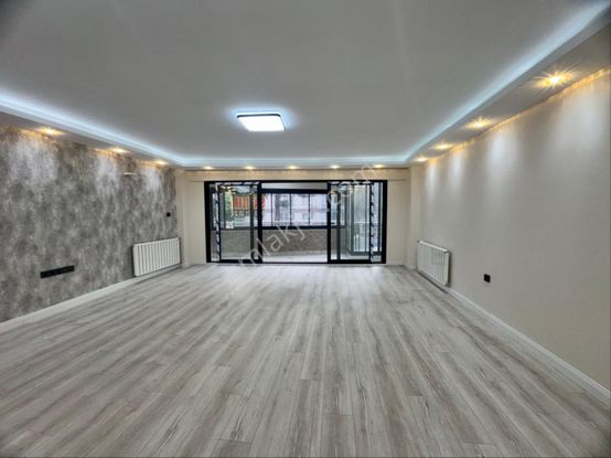 Mithatpaşa Cadde Üzeri Güzelyalı Sahile 100 Metre 3+1 Arakat Lüks Tadilatlı Asansörlü Satılık Daire