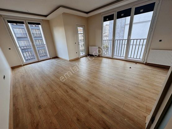 Tamiş'den Bostancı Lunaparka Yakın Açık&k.garajlı Sıfır 6.kat2+1