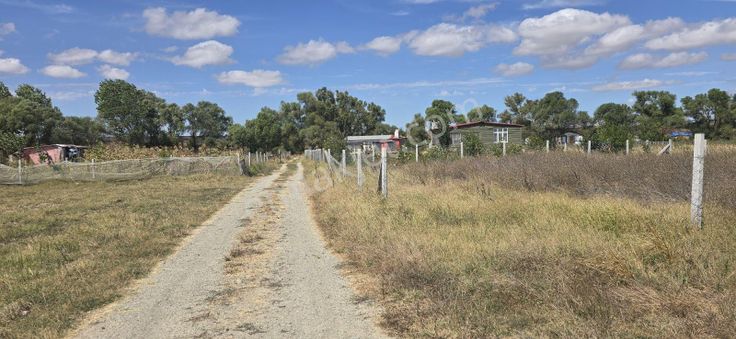 Satılık 869 M² Etrafı Çevrili