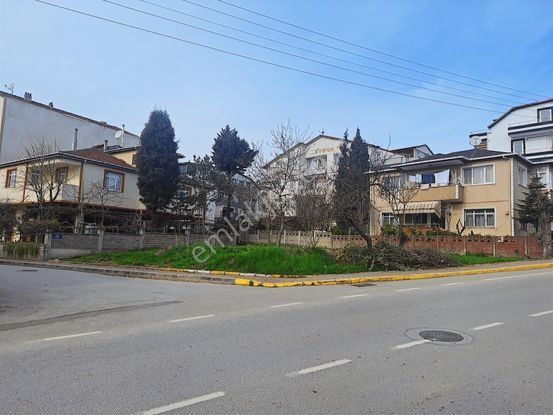 Derince Merkezde Cadde Üstü 331 M2 Satılık Köşe Parsel