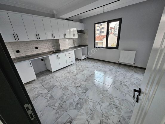 Bahçelievler'de Ön Cephe Ara Kat 2+1