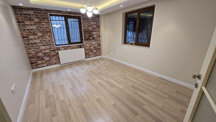 Beylikdüzü Yakuplu 2+1 Net 80 M² Müstakil Bahçe Kullanımlı İçi Yapılı Daire