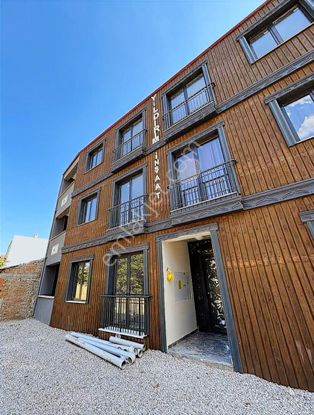 Prestij Emlaktan Gömeç Mithatpaşa Mah. 2+1 Açık Mutfak Daire