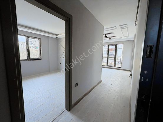 Tapu Masrafı Yok!! Tramvaya 600 Mt İskanlı Oturum Var! 1+1